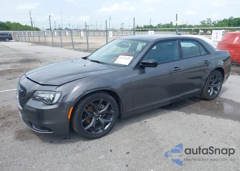 2023 Chrysler 300 Touring z USA, uszkodzony, nr VIN 2C3CCAAG5PH548947